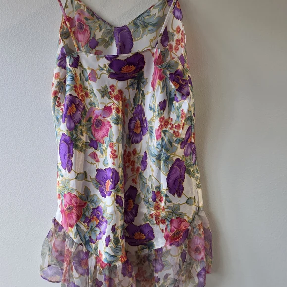 Floral Slip Chemise -👀BUNDLE AND SAVE🥳 - Picture 4 of 9